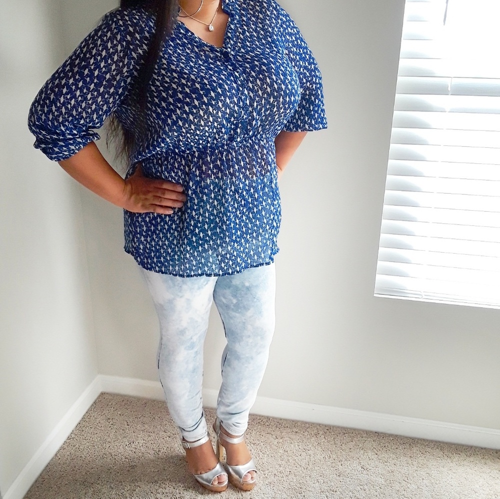 🎄Sheer Blue and White Blouse